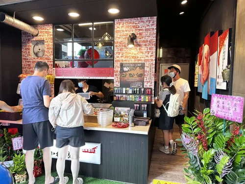 小豬很忙 蔬果滷味 品牌形象