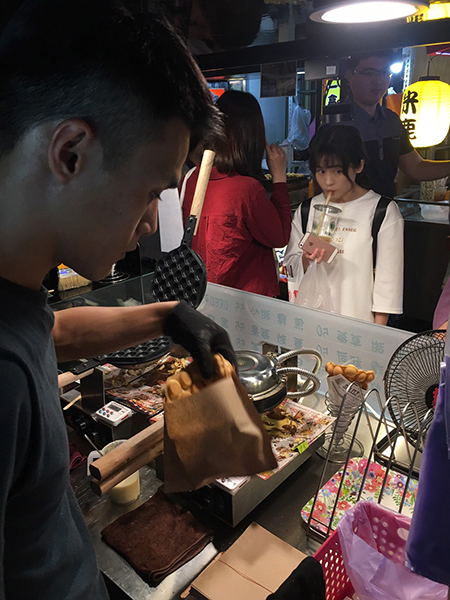 彩虹可可雞蛋仔 品牌形象