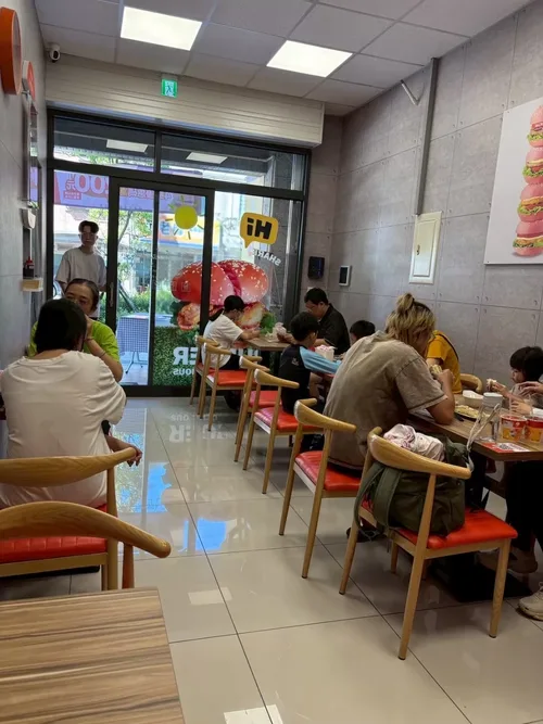 蕃茄村 全台第一連鎖早午餐x特色麵包領導品牌 品牌形象