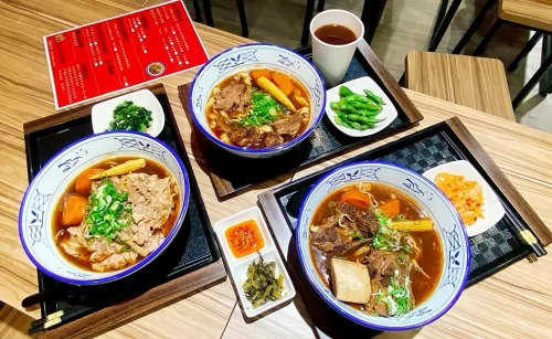 老福家常牛肉麵 雞白湯拉麵